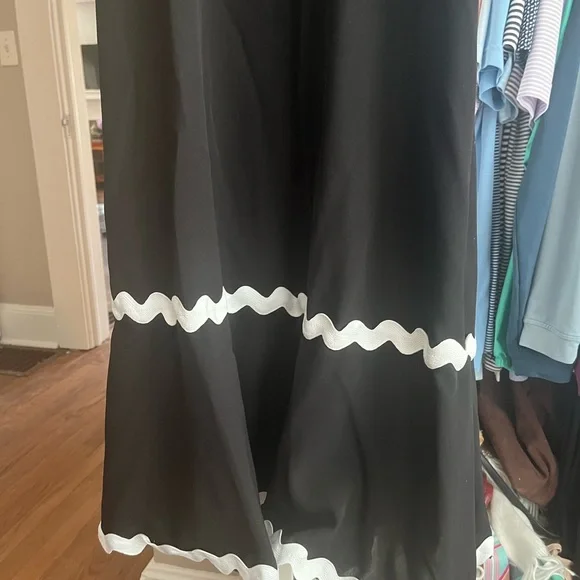 Cute Ric Rac Spaghetti Strap Maxi! 🖤🤍 - Picture 3 of 3